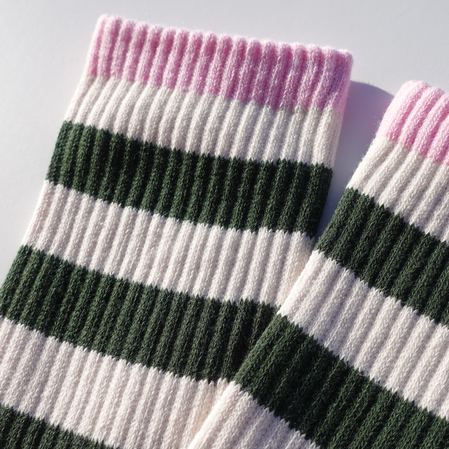 SOCKEN - Streifen dunkelgrün - rosa